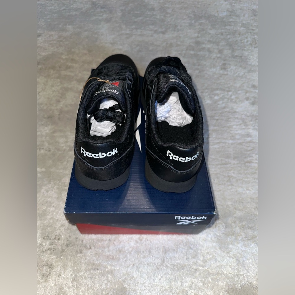 Women’s Reebok Classic Leather Sneaker - 9M - Picture 3 of 5